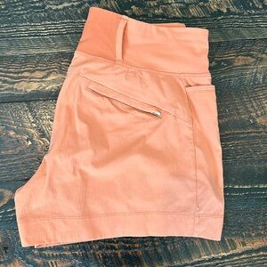 Athleta Trekkie North mid-rise short in cantaloupe! Size 8. Like new condition.